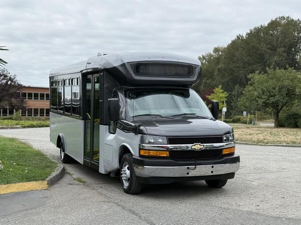2020 Chevrolet Express G4500 22-Passenger Wheelchair Accessible Bus image 2