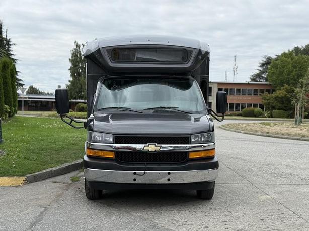 2020 Chevrolet Express G4500 22-Passenger Wheelchair Accessible Bus image 3