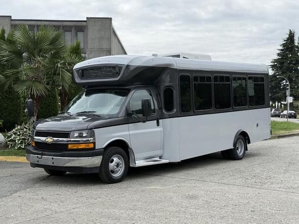 2020 Chevrolet Express G4500 22-Passenger Wheelchair Accessible Bus image 5