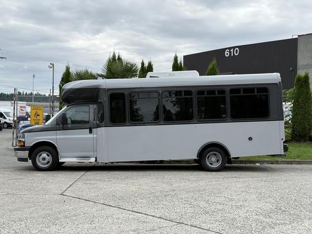 2020 Chevrolet Express G4500 22-Passenger Wheelchair Accessible Bus image 6