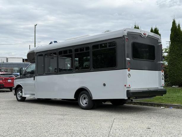 2020 Chevrolet Express G4500 22-Passenger Wheelchair Accessible Bus image 7