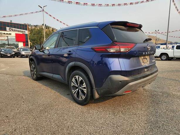 2022 Nissan Rogue SV image 4