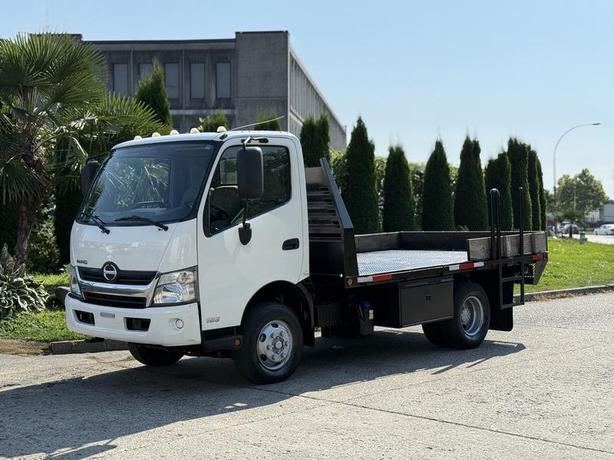 2012 Hino 155 12-Foot Flat Deck Truck Diesel image 5