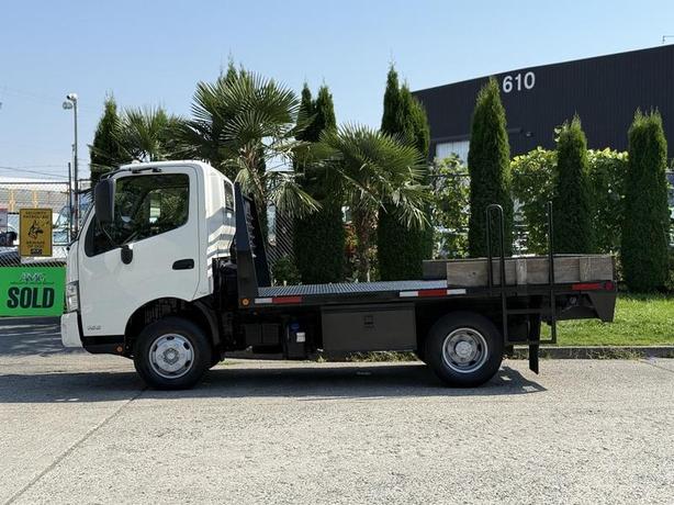 2012 Hino 155 12-Foot Flat Deck Truck Diesel image 6
