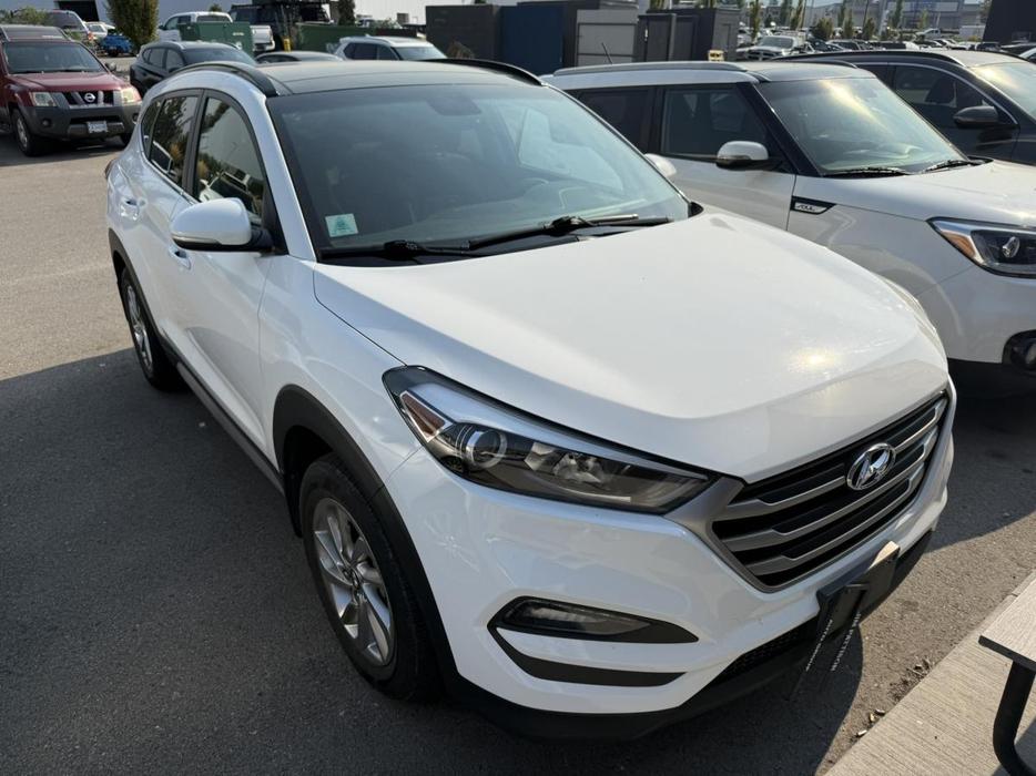 2017 Hyundai Tucson Luxury display photo