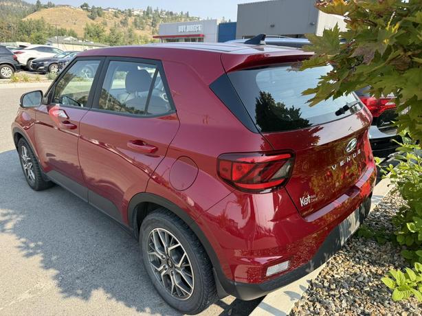 2022 Hyundai Venue Essential image 3