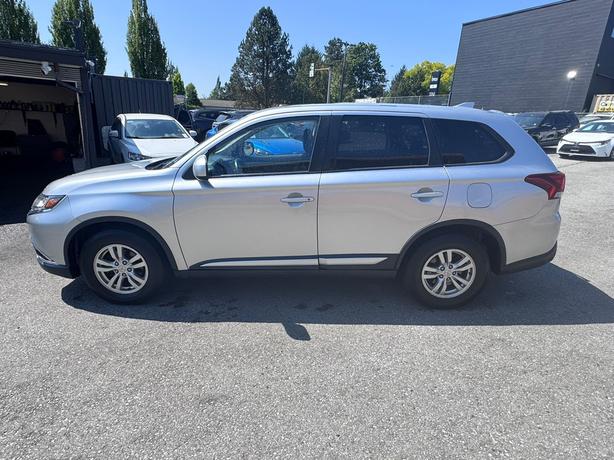 2018 Mitsubishi Outlander ES - No Accidents, Apple CarPlay, Android Auto image 2