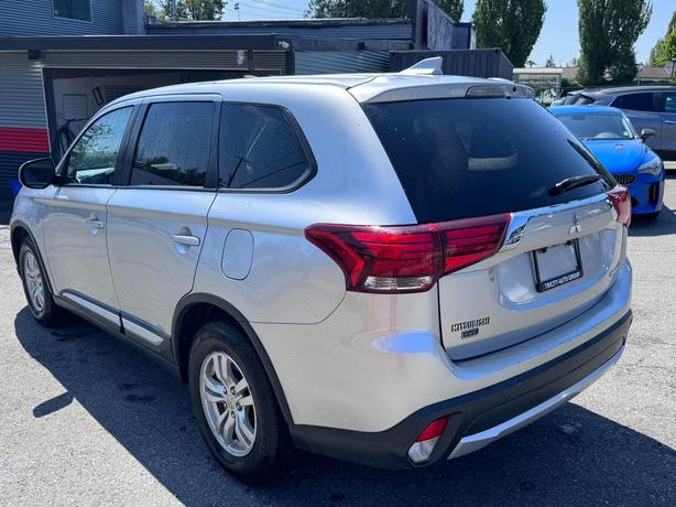 2018 Mitsubishi Outlander ES - No Accidents, Apple CarPlay, Android Auto image 3