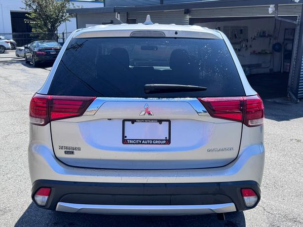 2018 Mitsubishi Outlander ES - No Accidents, Apple CarPlay, Android Auto image 4