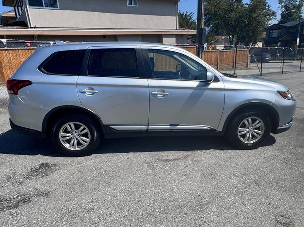 2018 Mitsubishi Outlander ES - No Accidents, Apple CarPlay, Android Auto image 6