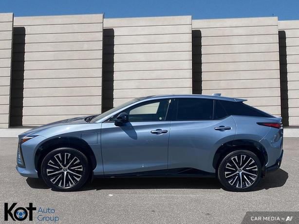 2023 Lexus RZ 450e FULLY ELECTRIC! PANORAMIC SUNROOF! LEATHER INTERIOR! image 3