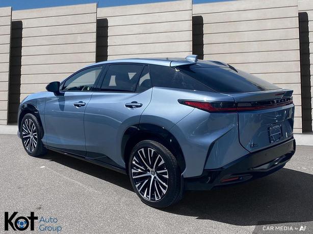 2023 Lexus RZ 450e FULLY ELECTRIC! PANORAMIC SUNROOF! LEATHER INTERIOR! image 4