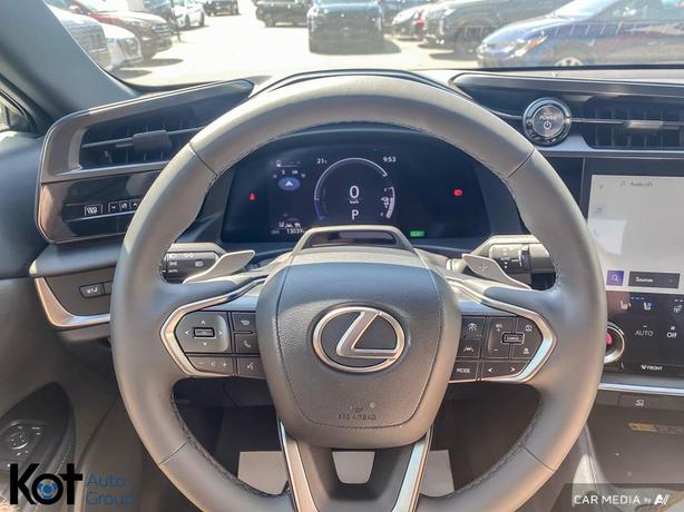 2023 Lexus RZ 450e FULLY ELECTRIC! PANORAMIC SUNROOF! LEATHER INTERIOR! image 7