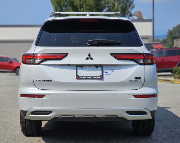 2023 Mitsubishi Outlander PHEV LE - No Accidents, One Owner, Blind Spot Warning image 6