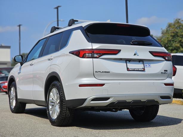 2023 Mitsubishi Outlander PHEV LE - No Accidents, One Owner, Blind Spot Warning image 7