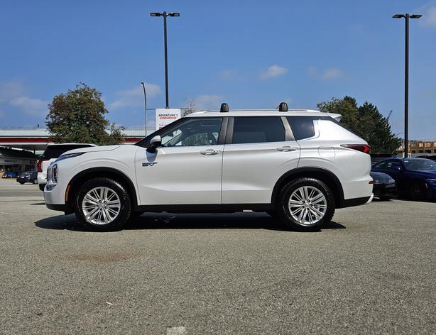 2023 Mitsubishi Outlander PHEV LE - No Accidents, One Owner, Blind Spot Warning image 8