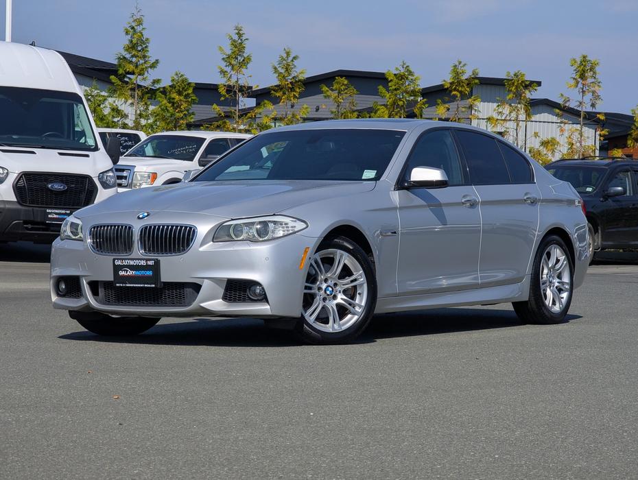 2013 BMW 5 Series 528i xDrive - AWD, Sunroof, Leather, Bluetooth display photo