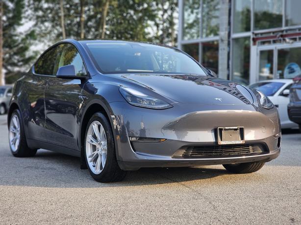 2022 Tesla Model Y Long Range, 7 Seater, One Owner image 3