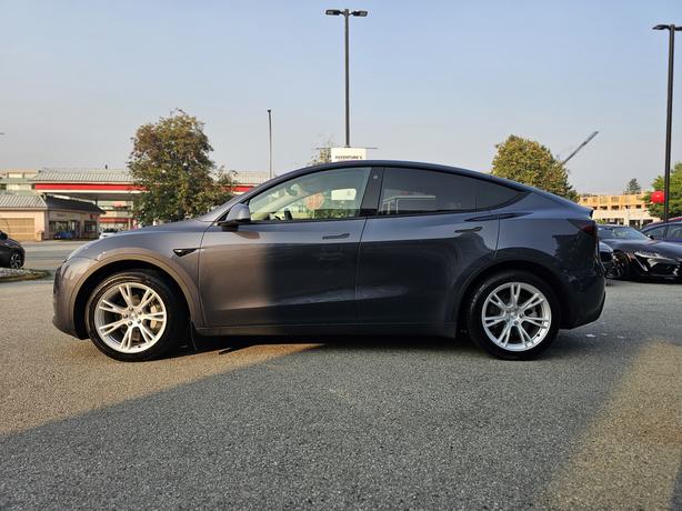 2022 Tesla Model Y Long Range, 7 Seater, One Owner image 8