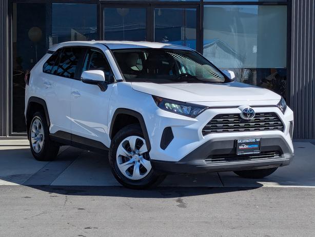 2022 Toyota RAV4 LE - AWD, Heated Seats image 4