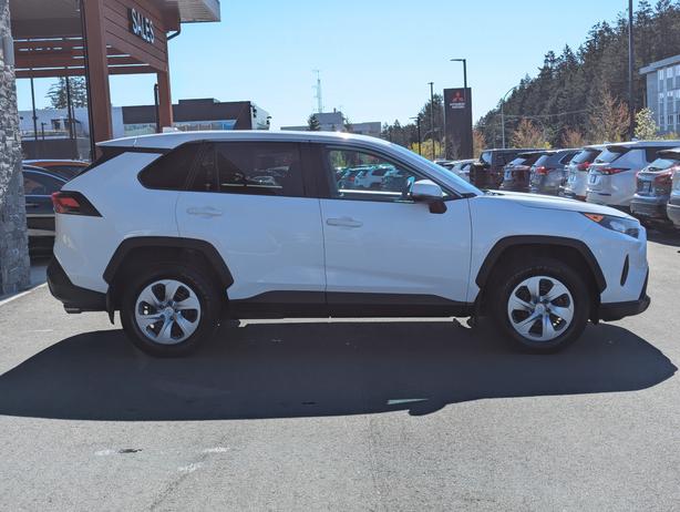 2022 Toyota RAV4 LE - AWD, Heated Seats image 5