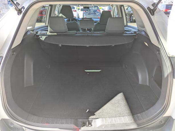 2022 Toyota RAV4 LE - AWD, Heated Seats image 8