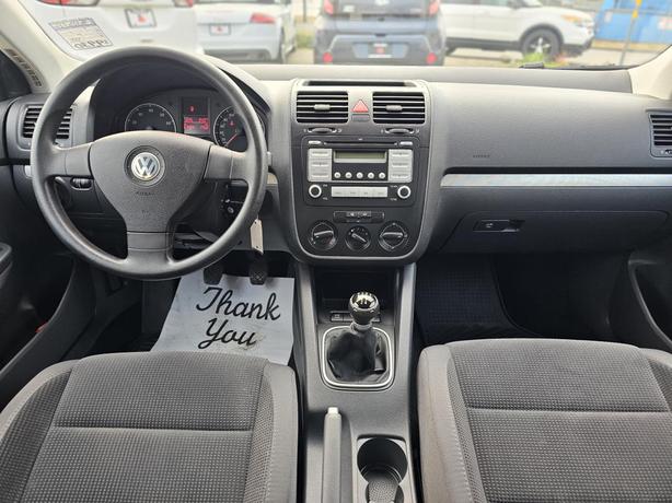 2008 Volkswagen Jetta 4dr I5 Man Trendline image 5