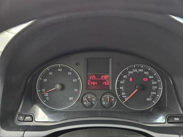 2008 Volkswagen Jetta 4dr I5 Man Trendline image 7