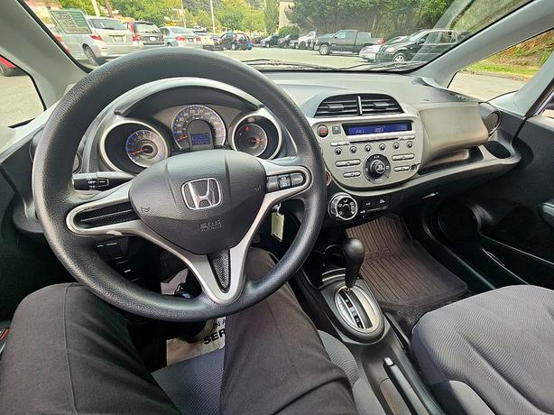 2009 Honda  Fit LX image 7