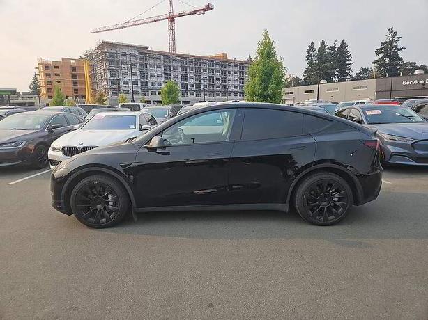 2022 Tesla Model Y Long Range AWD | Adaptive Cruise Control! image 3