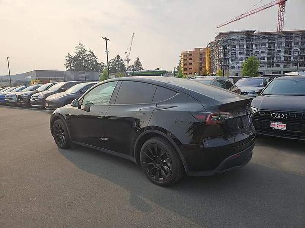 2022 Tesla Model Y Long Range AWD | Adaptive Cruise Control! image 4