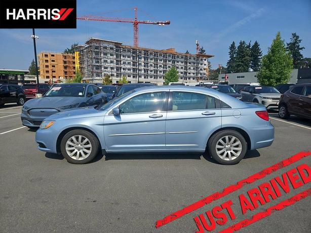 2012 Chrysler 200 4dr Sdn Touring | Keyless Entry | Cruise Control! image 3