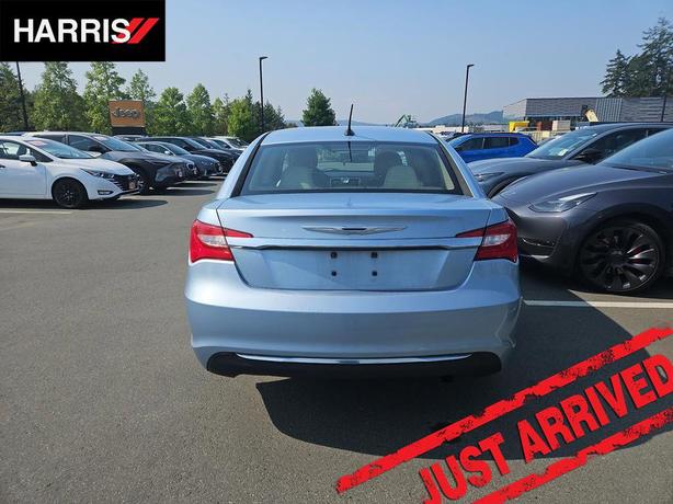 2012 Chrysler 200 4dr Sdn Touring | Keyless Entry | Cruise Control! image 5