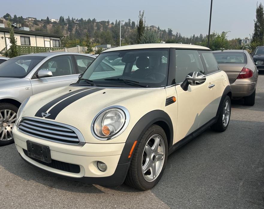 2010 MINI Cooper Hardtop Classic display photo