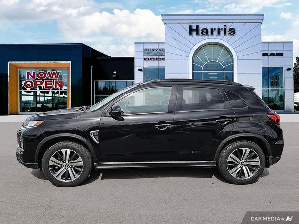 2022 Mitsubishi RVR SE AWD | Heated Seats! image 3