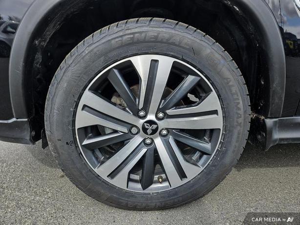 2022 Mitsubishi RVR SE AWD | Heated Seats! image 6