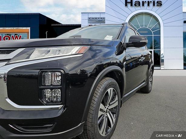 2022 Mitsubishi RVR SE AWD | Heated Seats! image 8