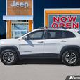 2019 Jeep Cherokee Trailhawk 4x4 | One Owner | No Reported Accidents! thumbnail image 3