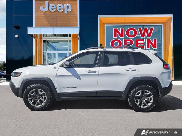 2019 Jeep Cherokee Trailhawk 4x4 | One Owner | No Reported Accidents! image 3