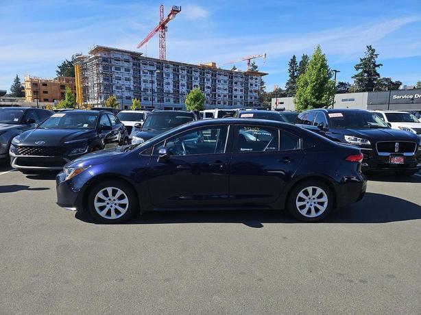 2022 Toyota Corolla LE CVT | Front Collision Mitigation | Bluetooth Connectivity image 3