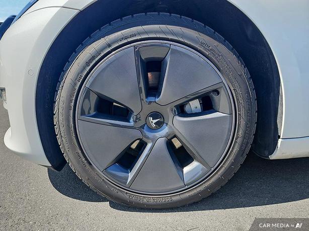 2021 Tesla Model 3 Standard Range Plus RWD | Heated Seats! image 6