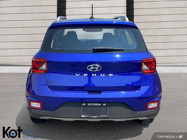 2024 Hyundai Venue Preferred APPLE CARPLAY! HEATED FRONT SEATS! BACKUP CAMERA! P image 5