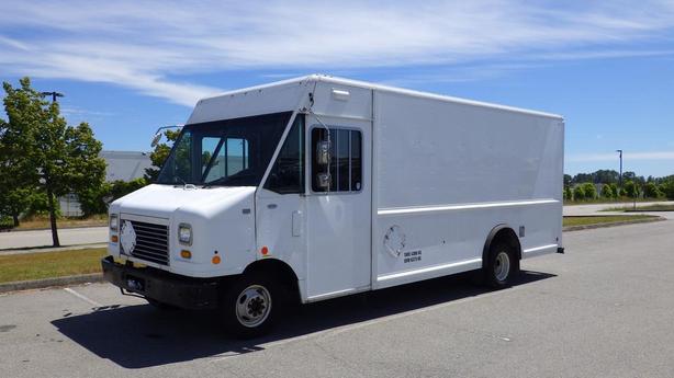 2011 Ford Econoline E-450 Cargo Step Van With Shelving image 5