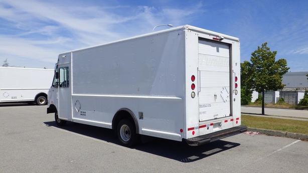 2011 Ford Econoline E-450 Cargo Step Van With Shelving image 7