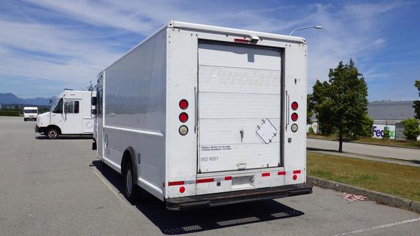 2011 Ford Econoline E-450 Cargo Step Van With Shelving image 8
