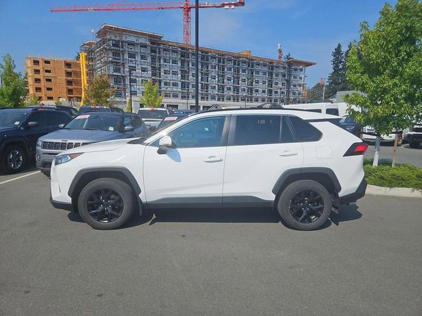 2021 Toyota RAV4 XLE AWD | No Reported Accidents | One Owner! image 3
