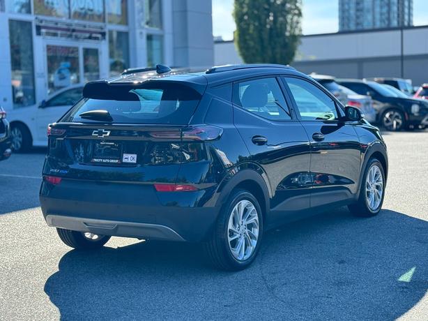 2023 Chevrolet Bolt EUV LT - No Accidents, 1 Owner, Heated Steering Wheel image 5