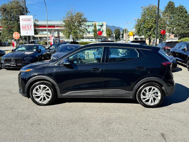 2023 Chevrolet Bolt EUV LT - No Accidents, 1 Owner, Heated Steering Wheel image 8