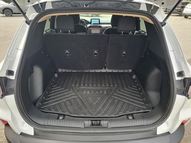 2020 Ford Escape AWD image 8