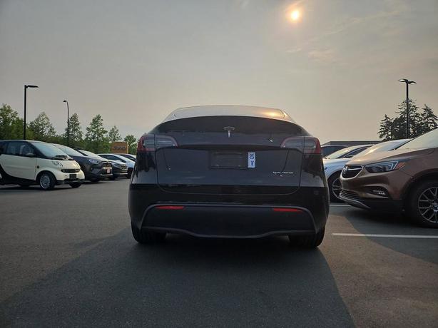 2022 Tesla Model Y Long Range AWD | Adaptive Cruise Control! image 5
